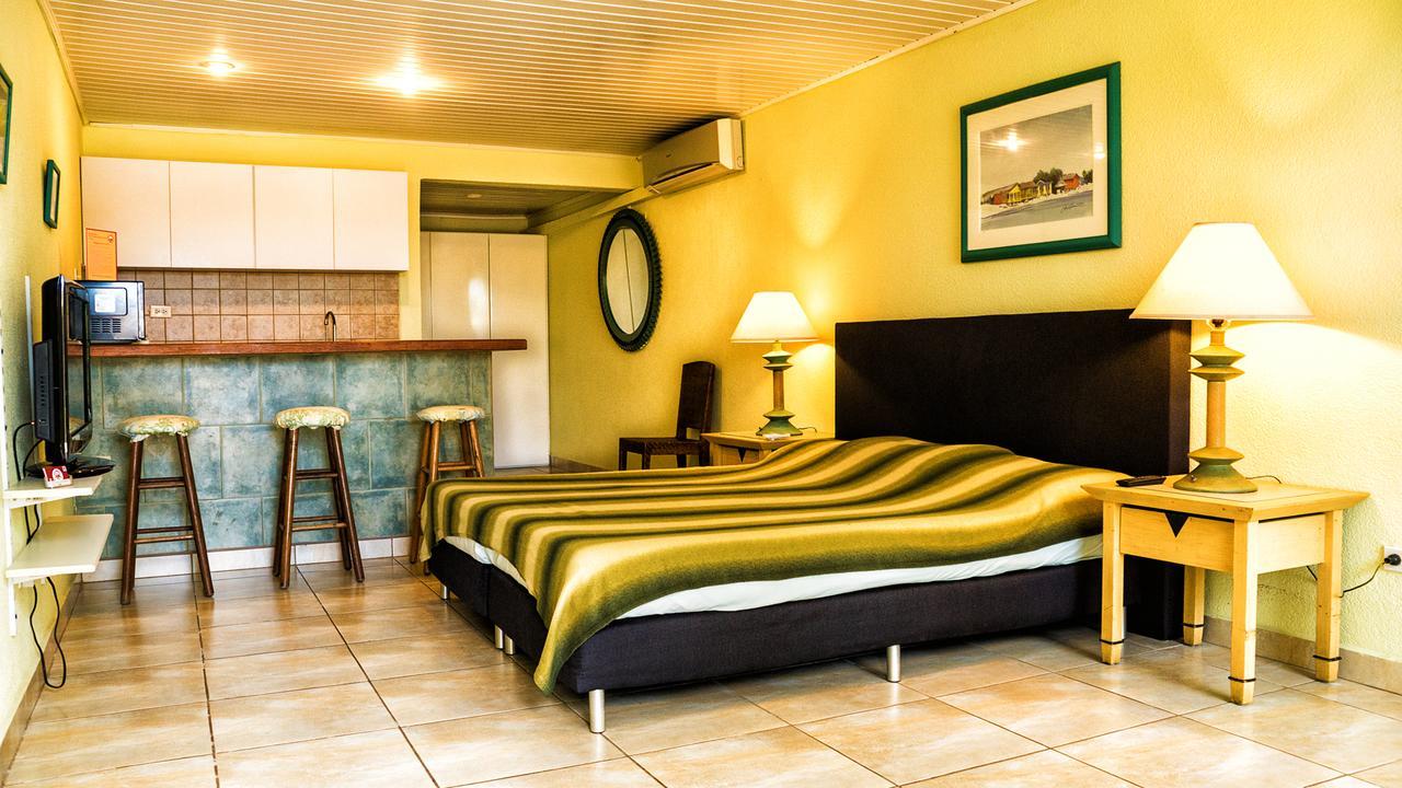 Sea Breeze Apartments Pos Chiquito Extérieur photo